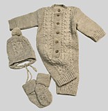 Комбинезон, шапочка, носочки для новорожденного (бежевый).